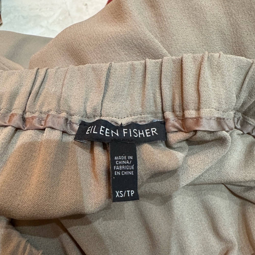 EileenFisher matching silk tank and crop pant. - Picture 7 of 8